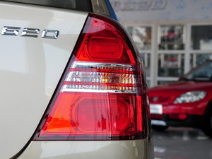 2010款1.6L CVT精钻型 尾灯