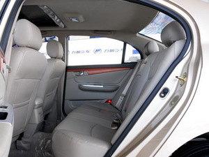 2010款1.6L CVT精钻型 后排空间