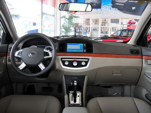 2010款1.6L CVT精钻型 内饰全景