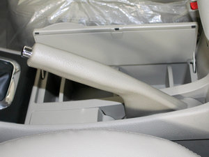 2010款1.5L 手动精英型 驻车制动器