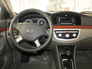 2010款1.5L 手动精英型 中控区
