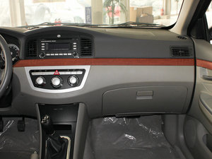 2010款1.5L 手动精英型 中控区