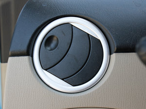 2010款1.3L 手动舒适版 中控区