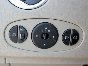 2010款1.3L 手动舒适版 中控区