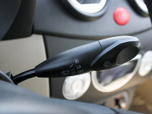 2010款1.3L 手动舒适版 中控区