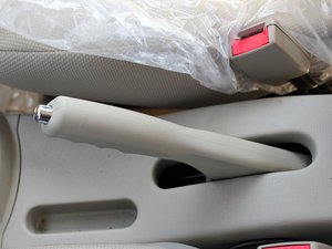 2010款1.3L 手动舒适版 驻车制动器