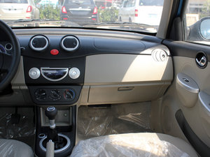 2010款1.3L 手动舒适版 中控区
