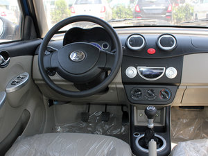 2010款1.3L 手动舒适版 中控区