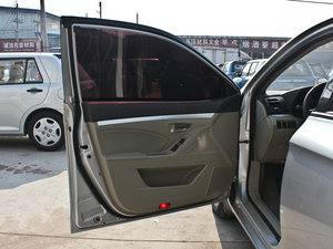 2013款1.8L 手动豪华版 驾驶位车门