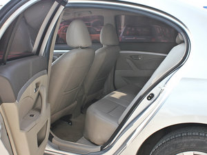 2013款1.8L 手动豪华版 后排空间