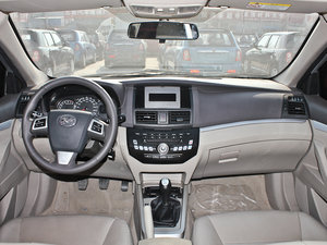 2013款1.8L 手动豪华版 内饰全景