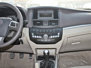 2013款1.8L 手动豪华版 中控台