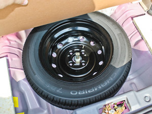 2012款冠军版 1.3L 酷行 备胎