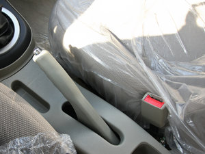 2012款冠军版 1.3L 酷行 驻车制动器