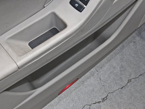2014款1.5L 标准型 前门储物空间