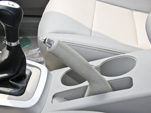 2014款1.5L 标准型 驻车制动器