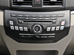 2014款1.5L 标准型 音响调节