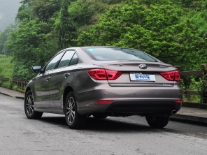 力帆汽車2015款力帆820