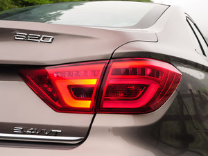 2015款2.4L 自动旗舰型 尾灯