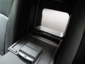 2015款2.4L 自动旗舰型 空间座椅