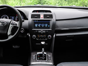 2015款2.4L 自动旗舰型 中控台