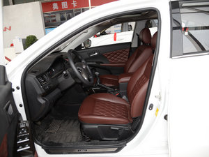 2015款1.8L 手动豪华型 前排空间