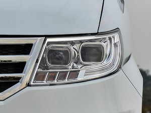 2015款1.5L S 手动 VIP 大灯