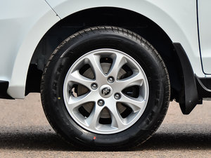 2015款1.5L S 手动 VIP 轮圈