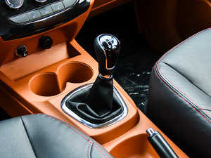 2015款1.5L S 手动 VIP 换挡杆