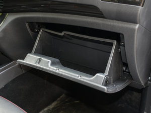 2015款1.2L 手动舒适型 手套箱