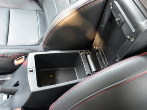 2015款1.2L 手动舒适型 空间座椅