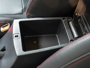 2015款1.2L 手动舒适型 空间座椅