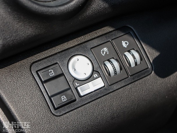 力帆汽車2015款力帆X60