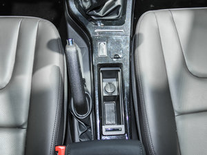 2017款1.5T 手动标准型 空间座椅