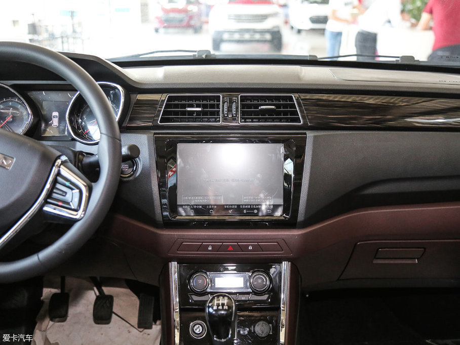 2017���~�� 1.8L �քӾ�Ӣ��