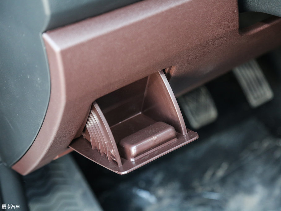 2017���~�� 1.8L �քӾ�Ӣ��