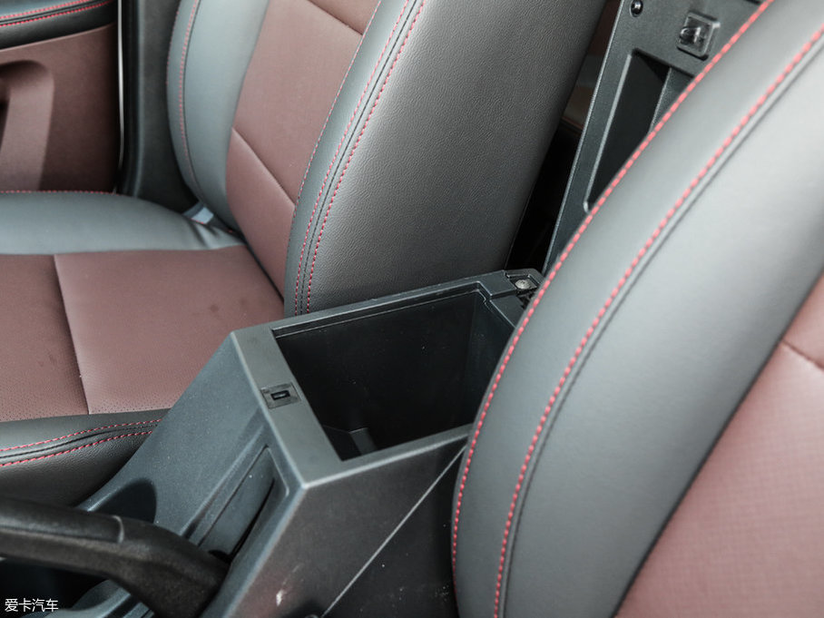 2017���~�� 1.8L �քӾ�Ӣ��