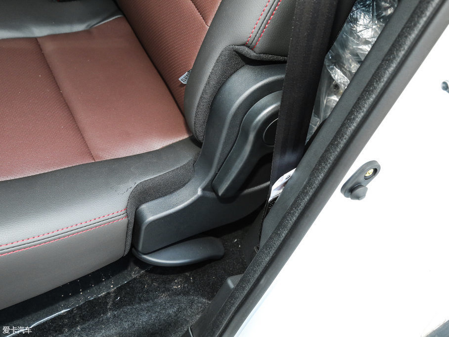 2017���~�� 1.8L �ք�(d��ng)��Ӣ��