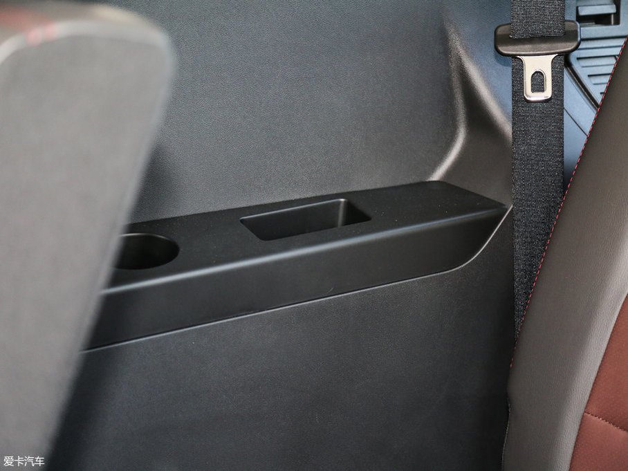 2017���~�� 1.8L �քӾ�Ӣ��