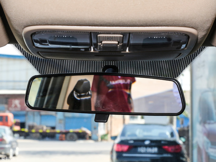 2017���~�� 1.8L �քӾ�Ӣ��