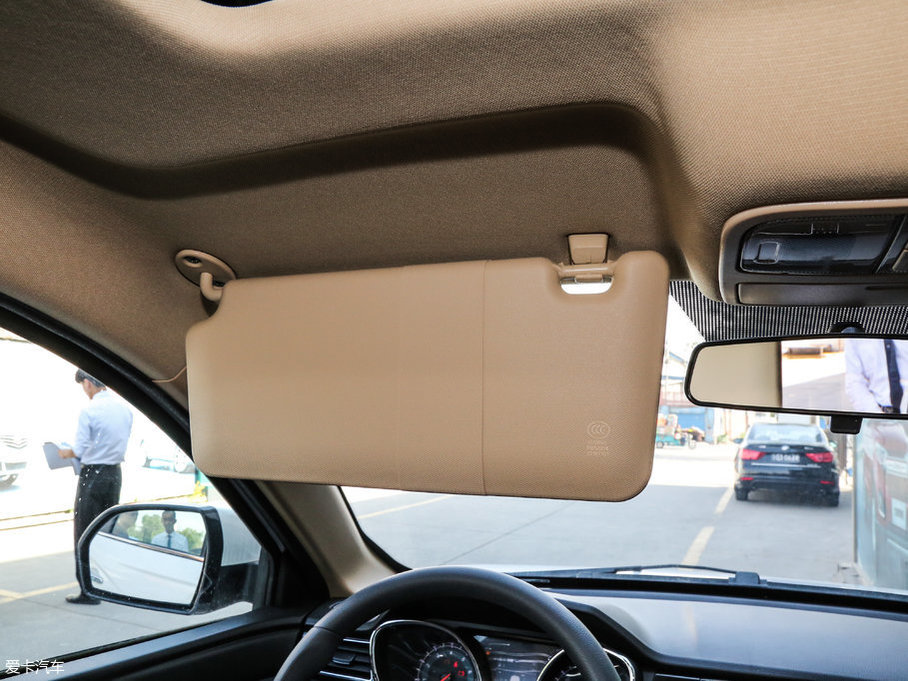 2017���~�� 1.8L �քӾ�Ӣ��