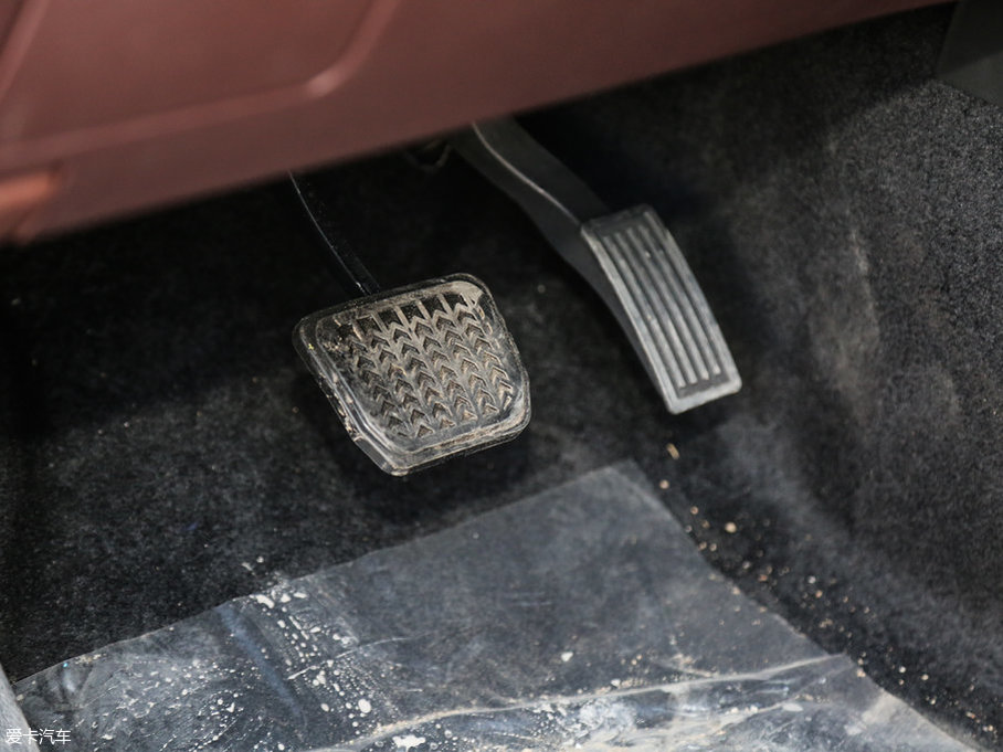 2017���~�� 1.8L �Ԅ�(d��ng)������