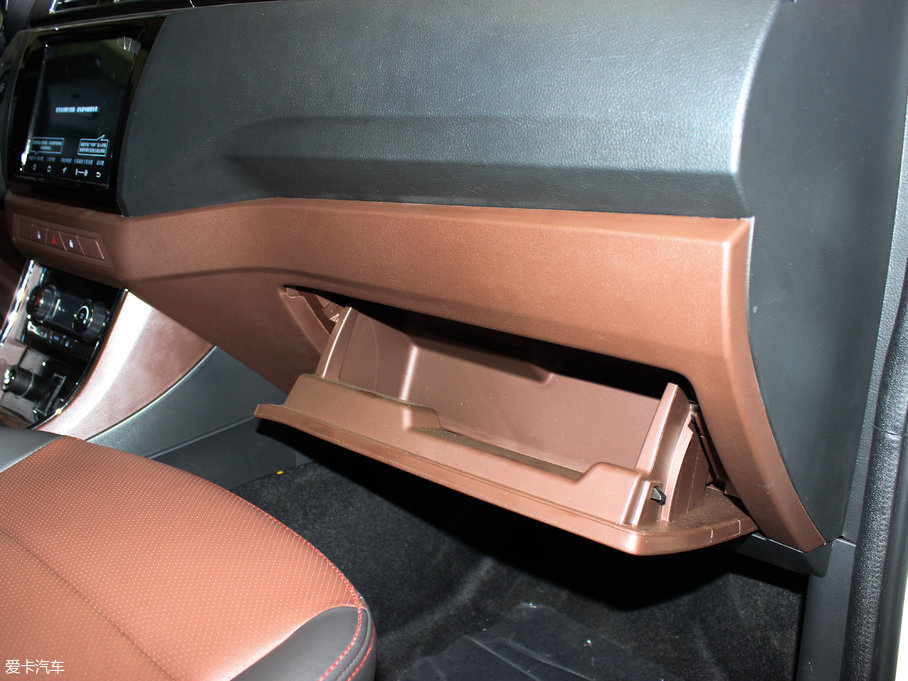 2017���~�� 1.8L �քӾ�Ӣ��