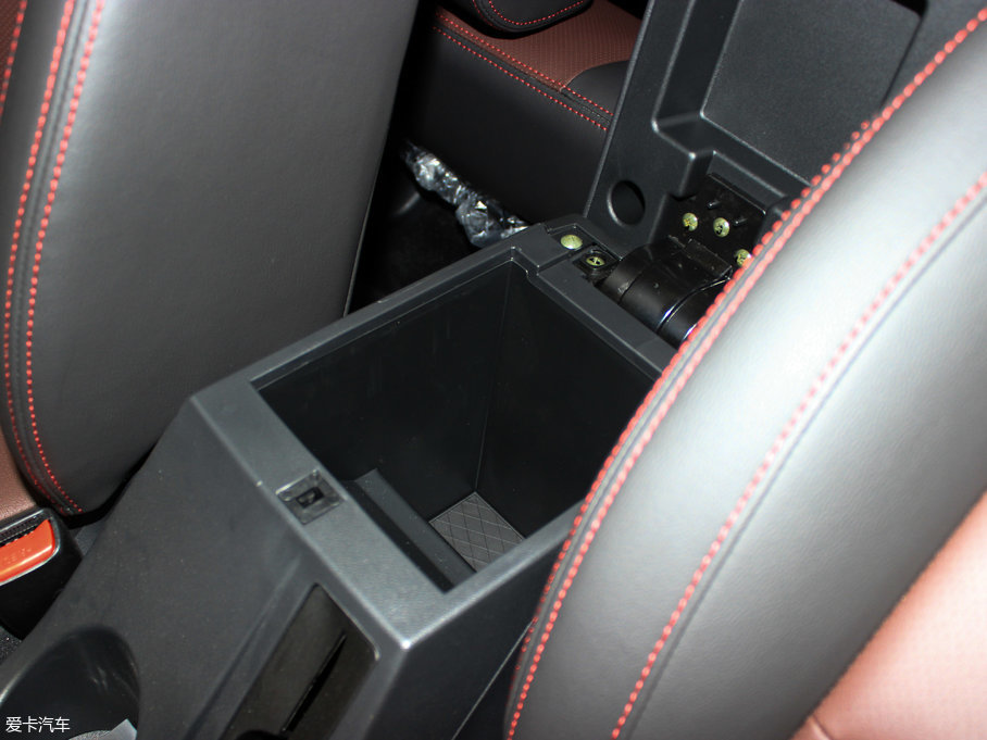 2017���~�� 1.8L �քӾ�Ӣ��