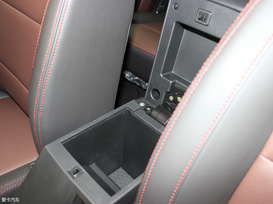 2017���~�� 1.8L �քӾ�Ӣ��