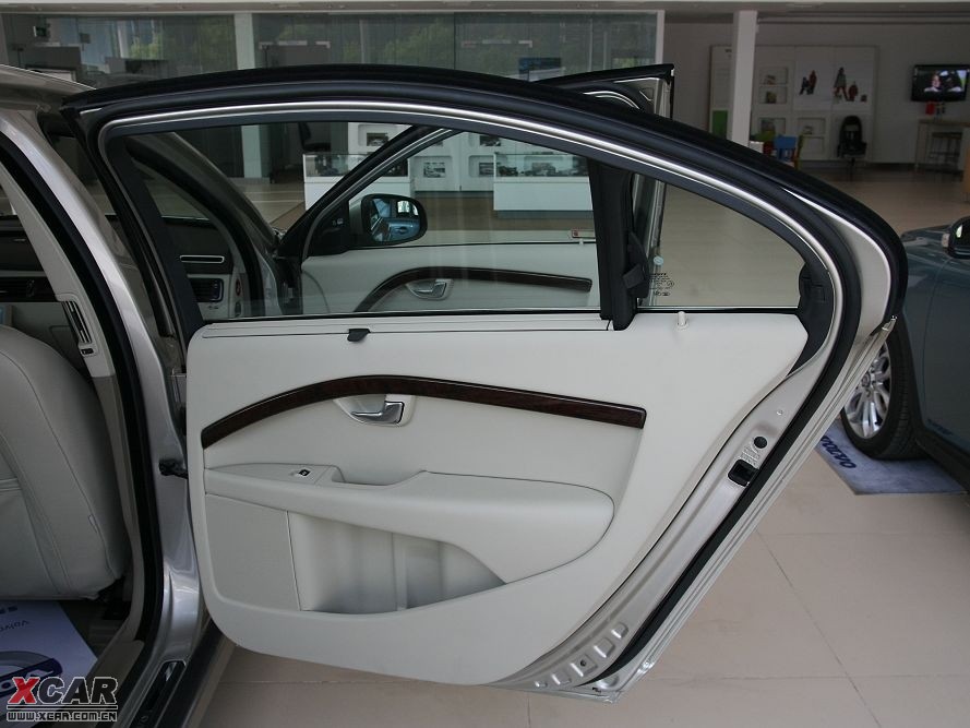 2009���֠���S80L T6 �����