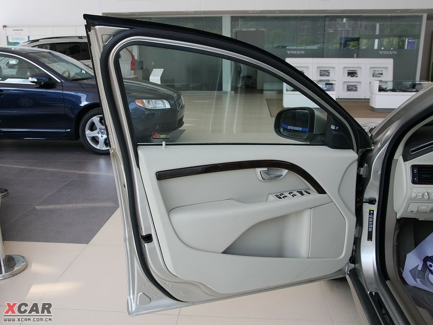 2009���֠���S80L T6 �����