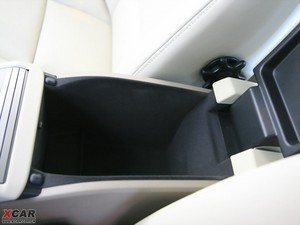 2010款2.5T 两驱智尊版 空间座椅