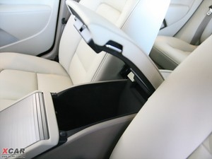 2010款2.5T 两驱智尊版 空间座椅