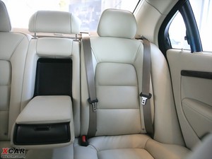 2010款2.5T 两驱智尊版 空间座椅